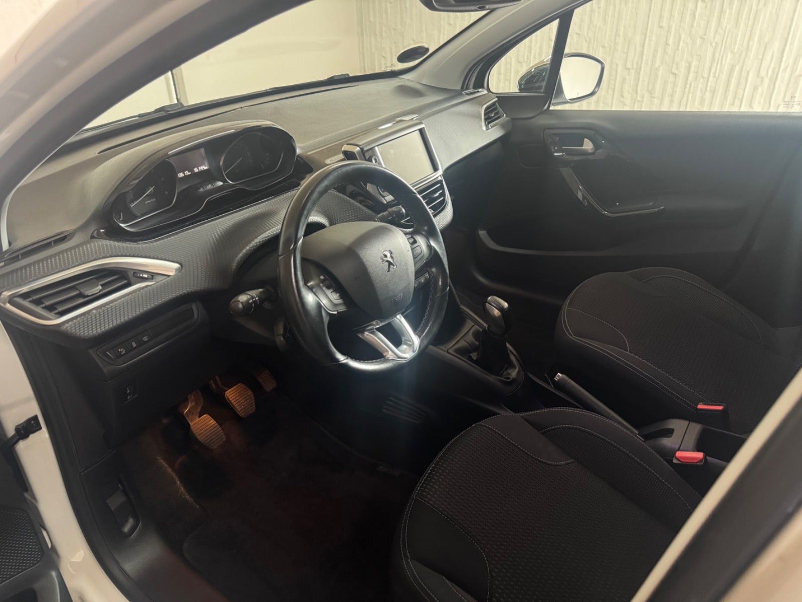 undefined Peugeot 208 fra 2017