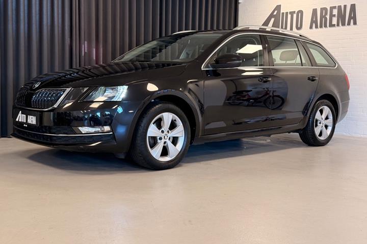 Sort Skoda Octavia fra 2018