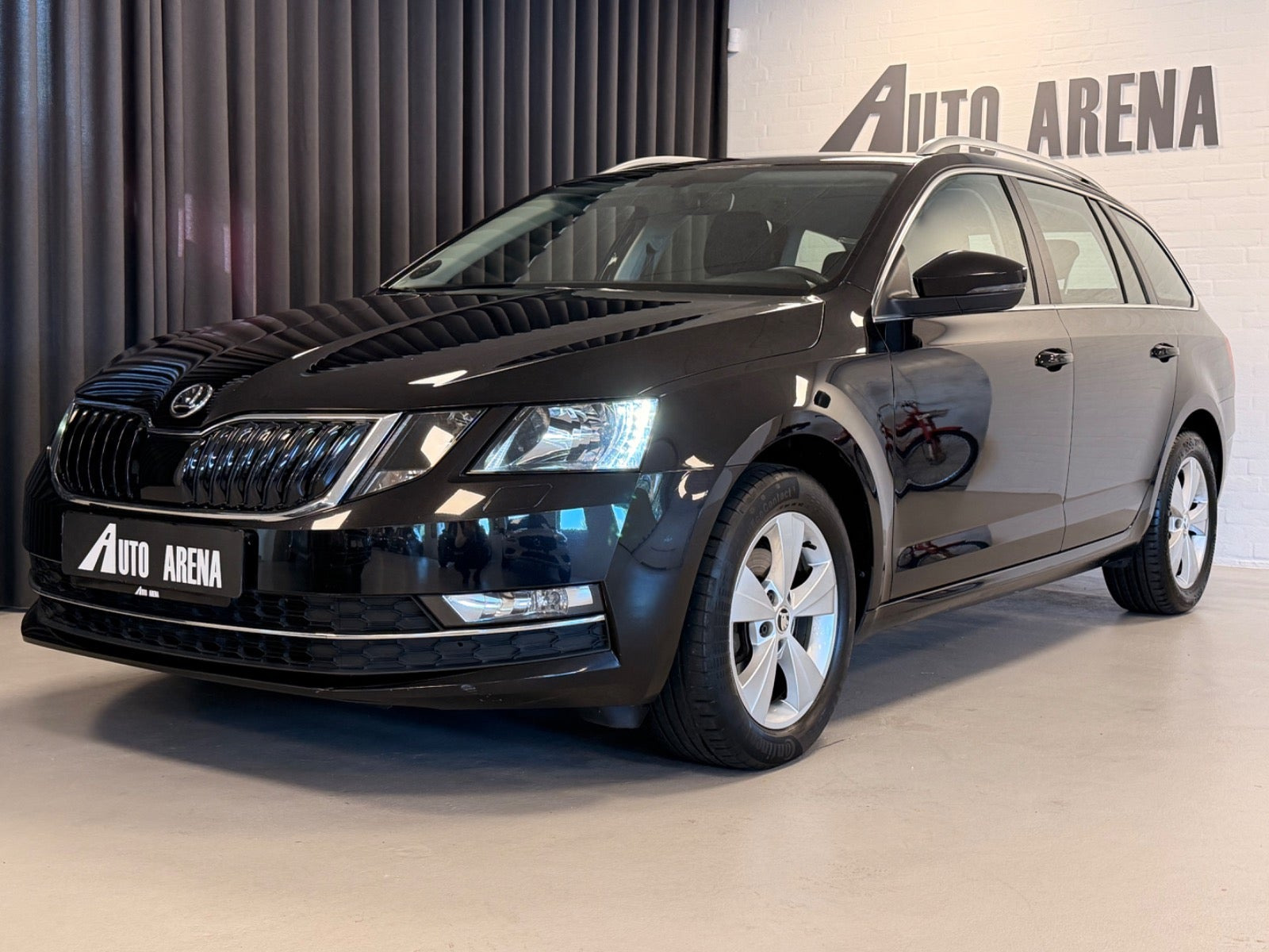 Sort Skoda Octavia fra 2018