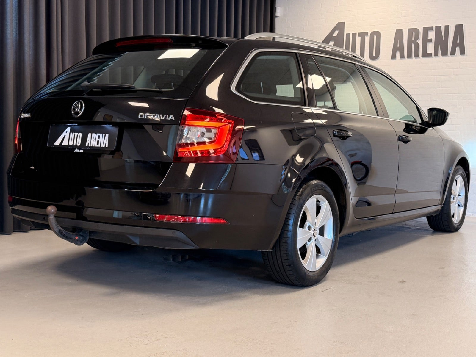 Sort Skoda Octavia fra 2018
