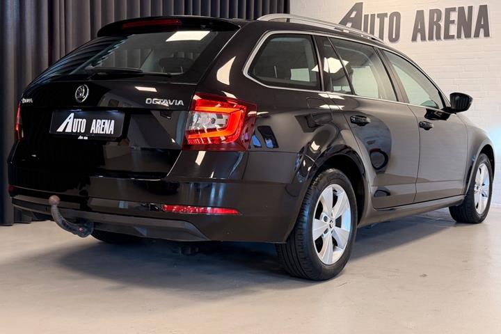 Sort Skoda Octavia fra 2018