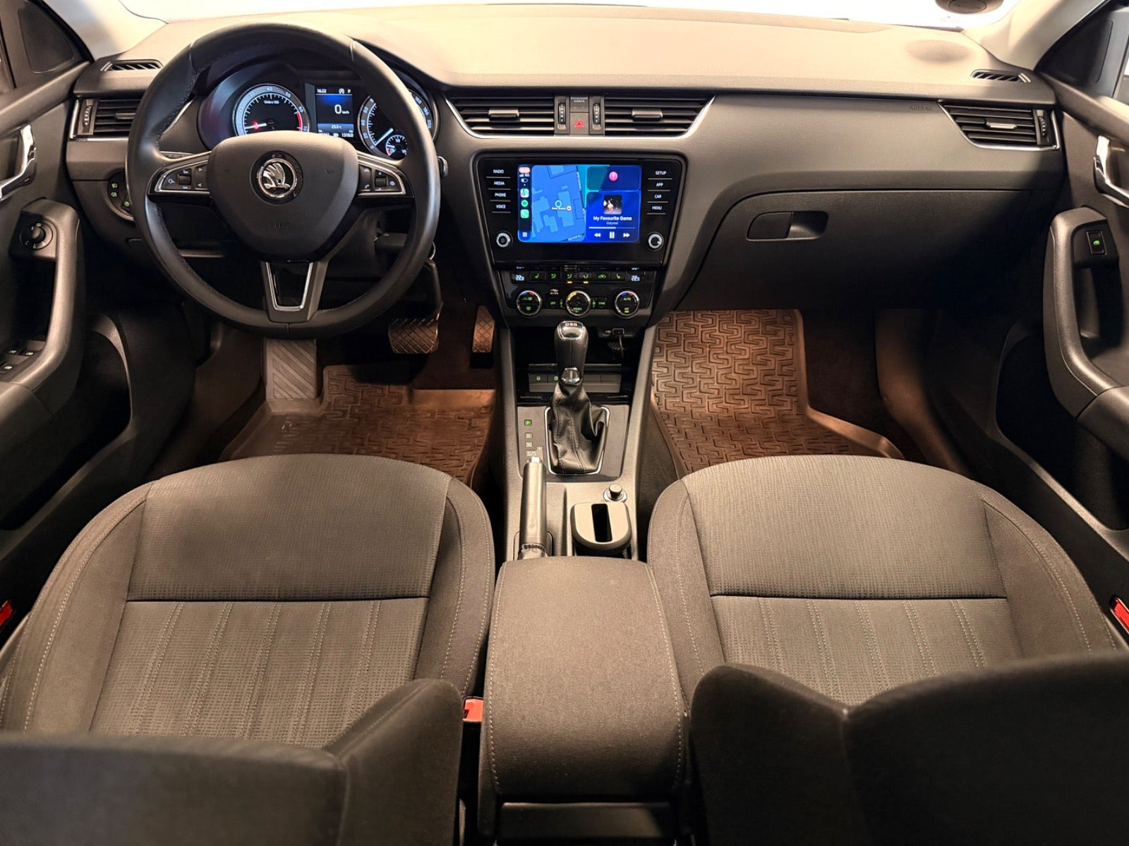 Sort Skoda Octavia fra 2018