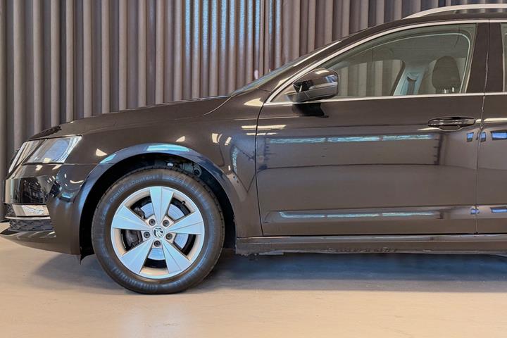 Sort Skoda Octavia fra 2018