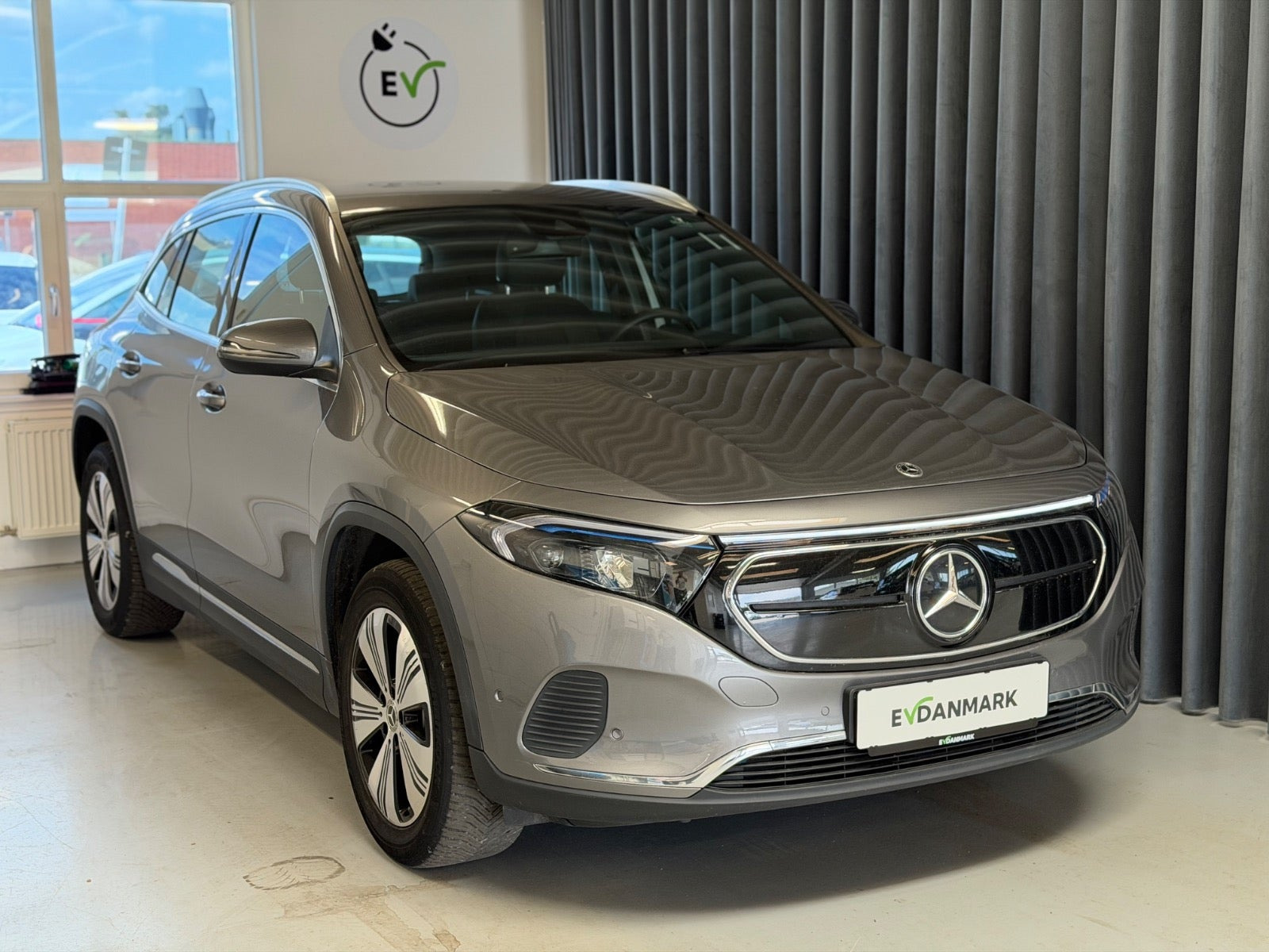Mercedes EQA250