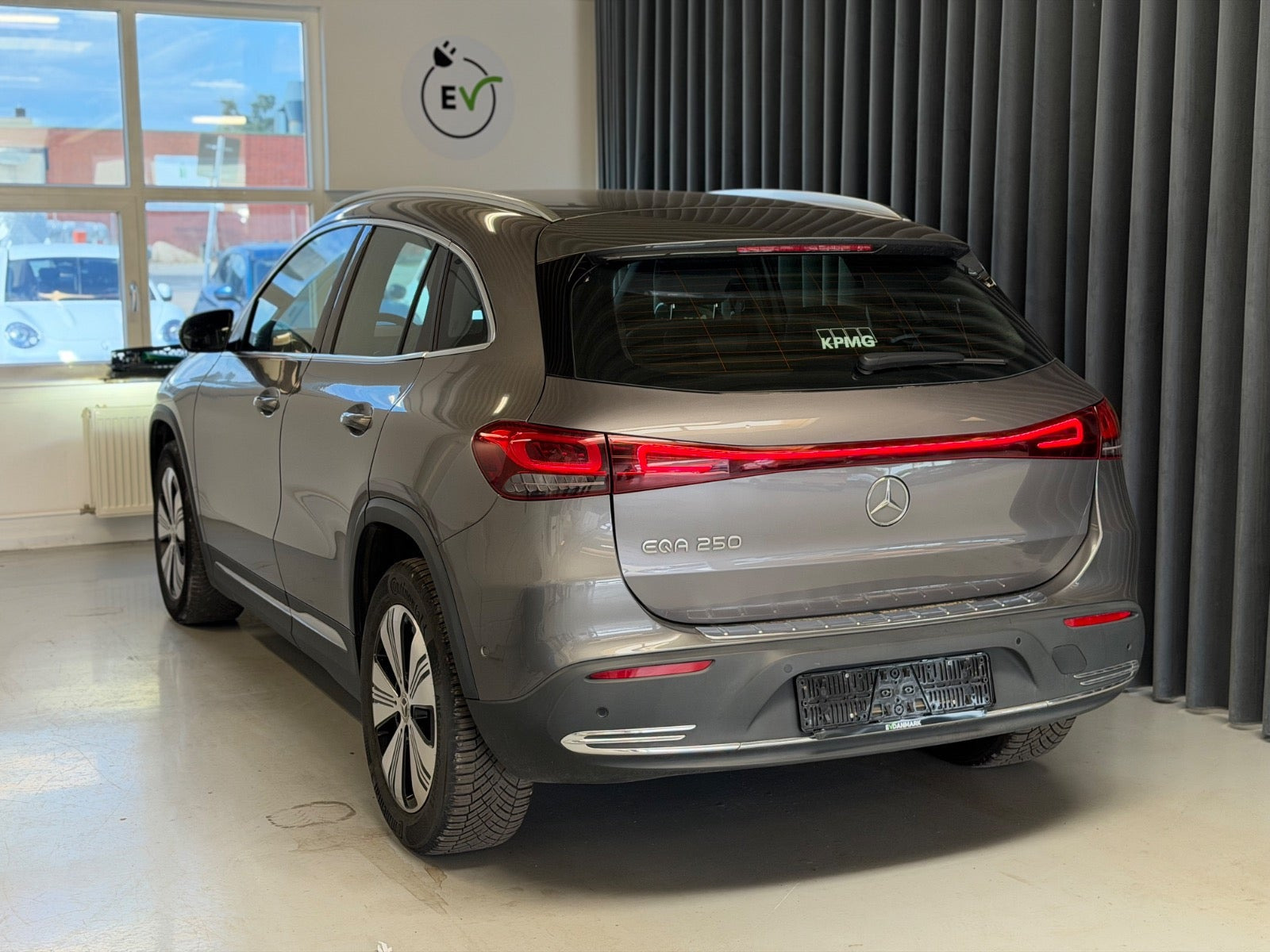 Grå Mercedes EQA250 fra 2024