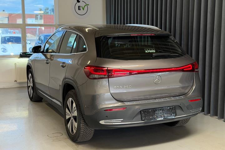 Grå Mercedes EQA250 fra 2024