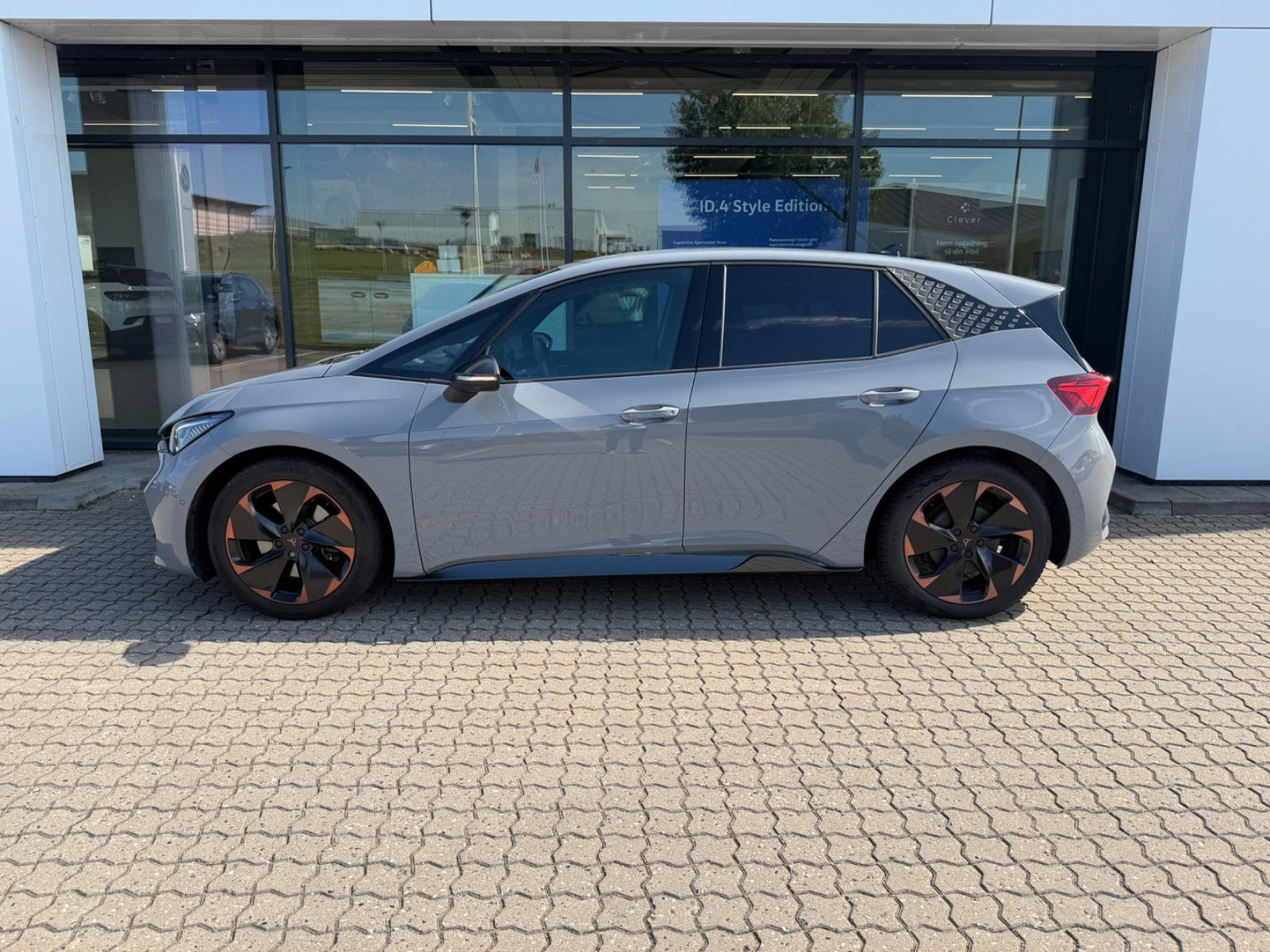 Grå Cupra Born fra 2024