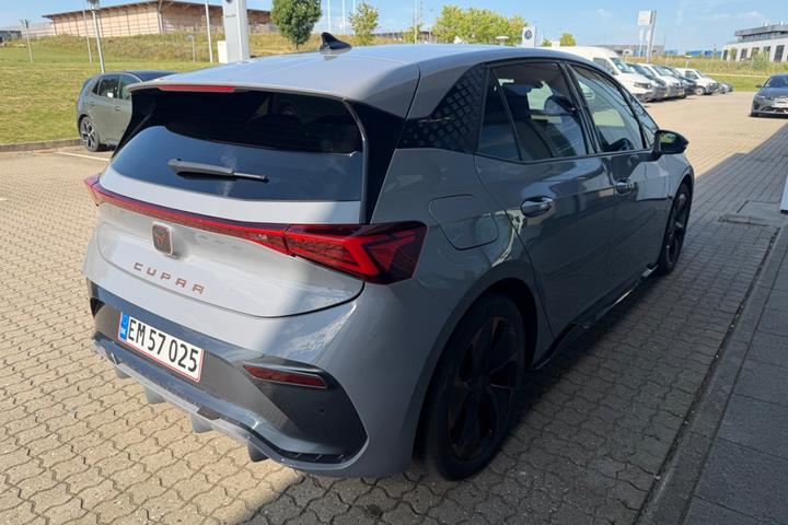 Grå Cupra Born fra 2024
