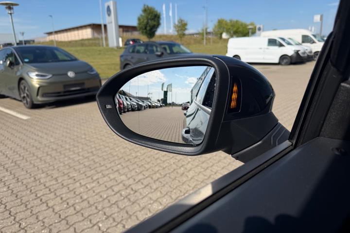Grå Cupra Born fra 2024