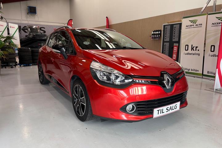 Rød Renault Clio IV fra 2014