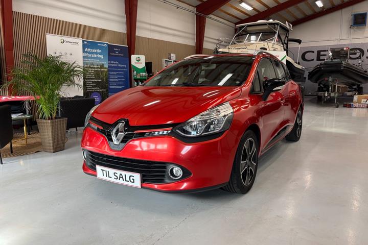 Rød Renault Clio IV fra 2014