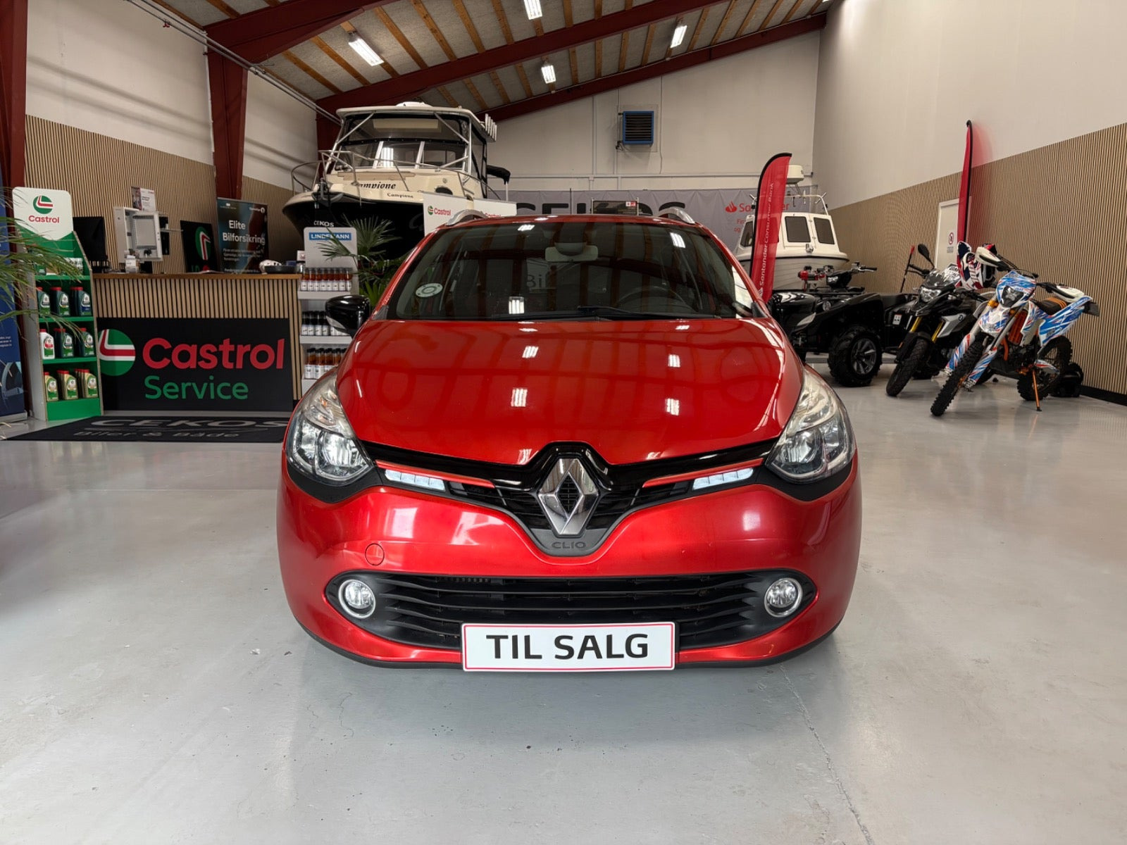 Rød Renault Clio IV fra 2014