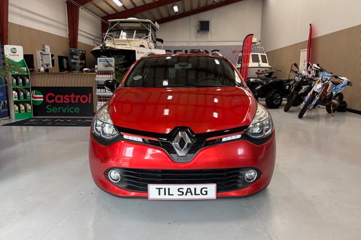 Rød Renault Clio IV fra 2014