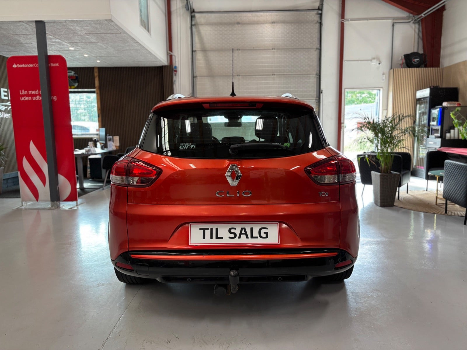 Rød Renault Clio IV fra 2014
