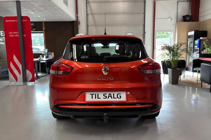 Rød Renault Clio IV fra 2014