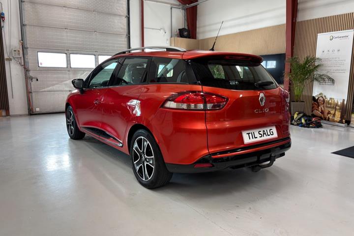 Rød Renault Clio IV fra 2014