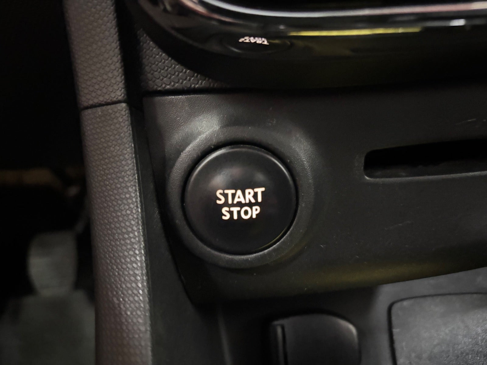Rød Renault Clio IV fra 2014