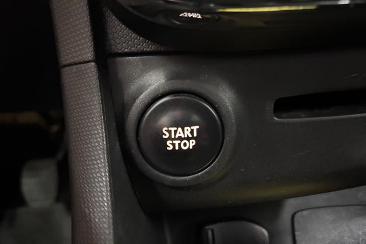 Rød Renault Clio IV fra 2014