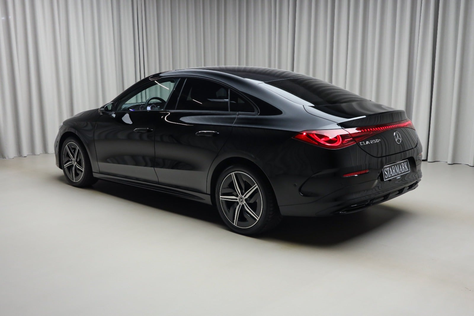 Sort Mercedes CLA250+ fra 2025