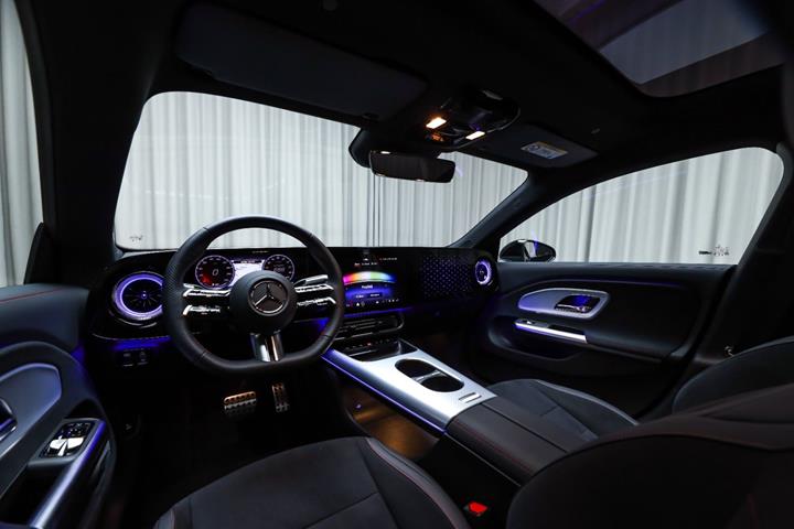 Sort Mercedes CLA250+ fra 2025