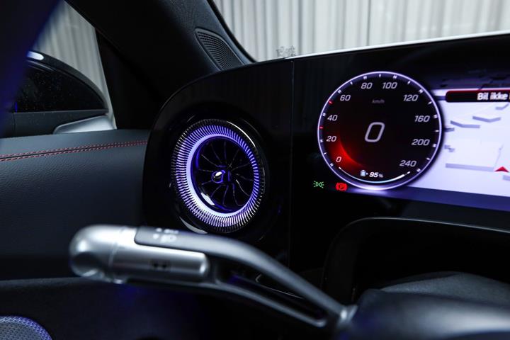 Sort Mercedes CLA250+ fra 2025