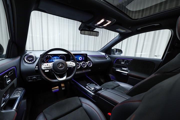 Grå Mercedes GLA250 e fra 2021