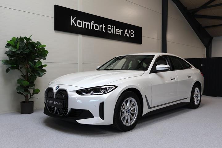 Hvid BMW i4 fra 2023