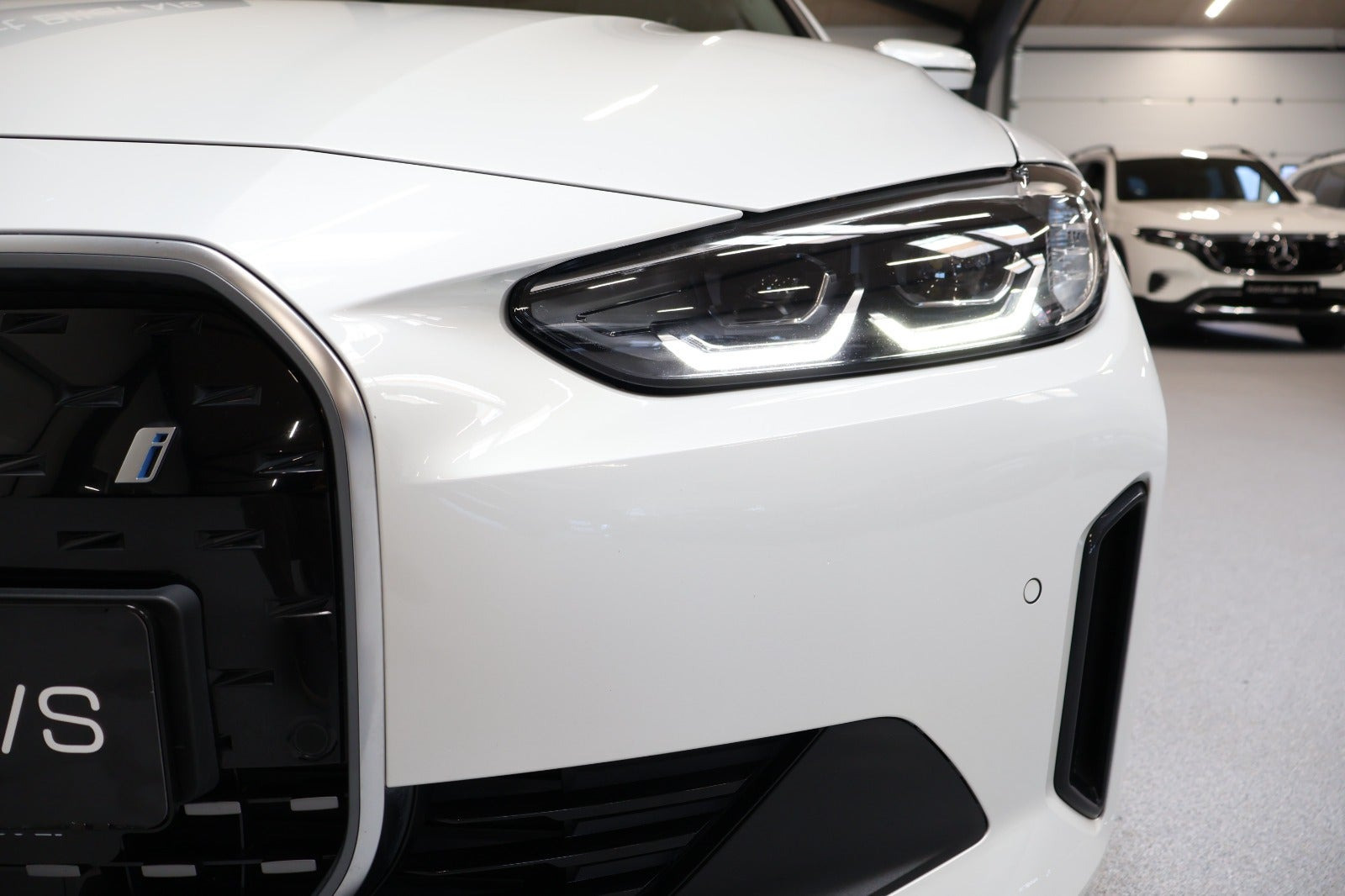 Hvid BMW i4 fra 2023