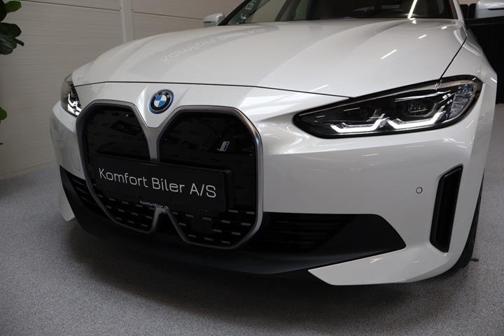 Hvid BMW i4 fra 2023