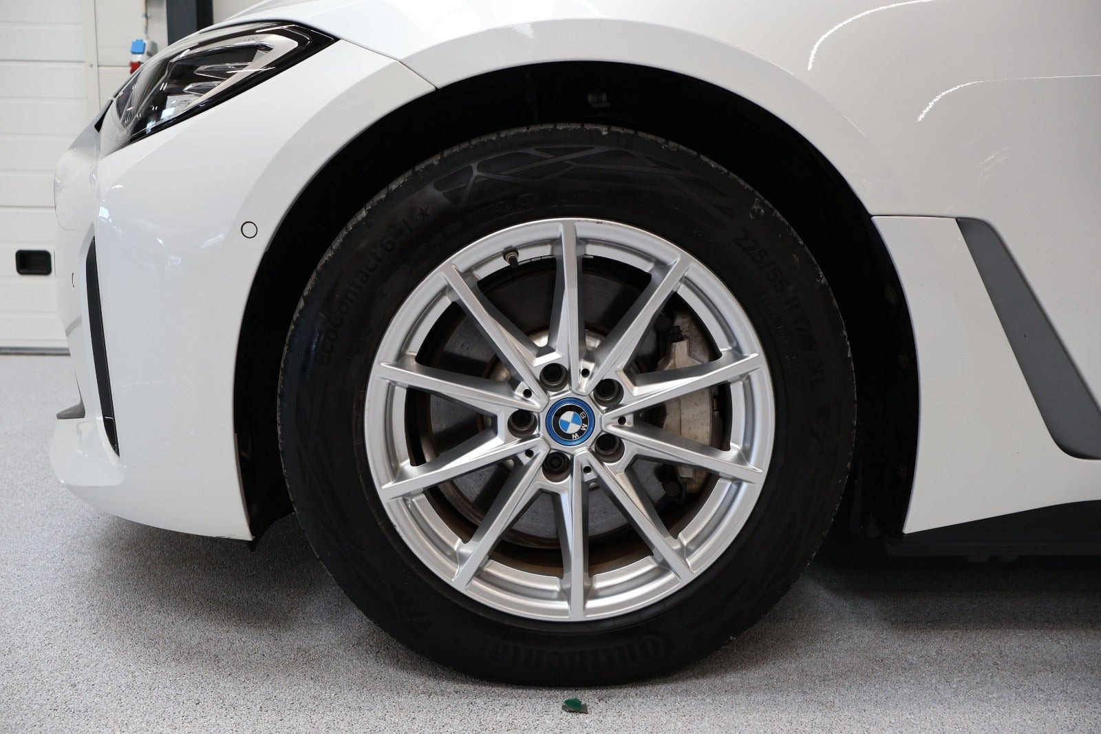 Hvid BMW i4 fra 2023