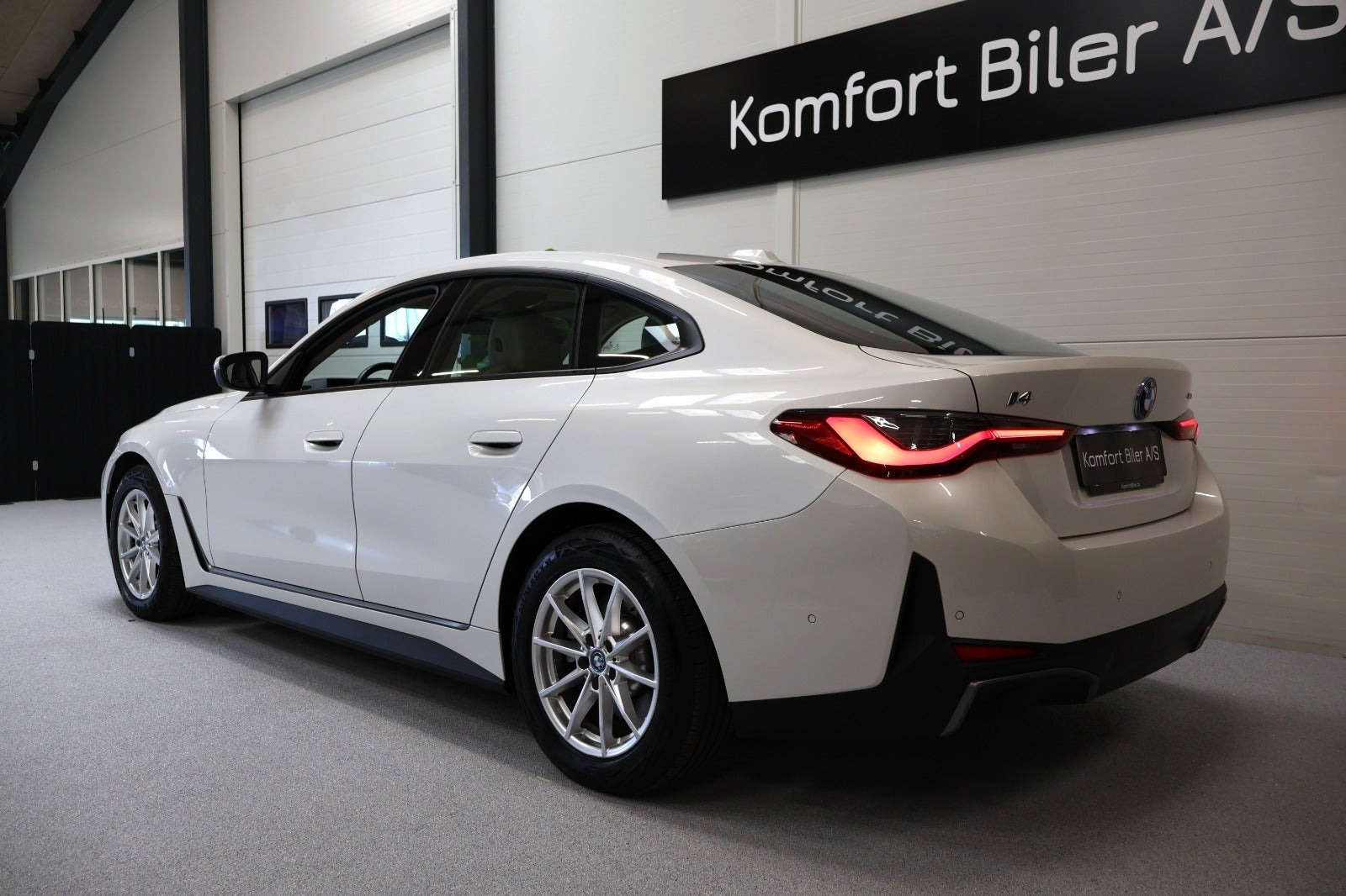 Hvid BMW i4 fra 2023