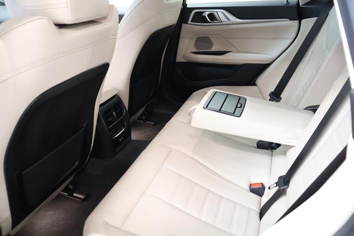 Hvid BMW i4 fra 2023