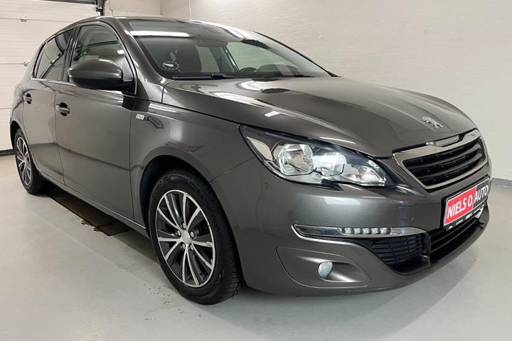 Grå Peugeot 308 fra 2016