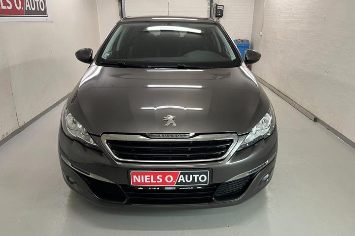 Grå Peugeot 308 fra 2016