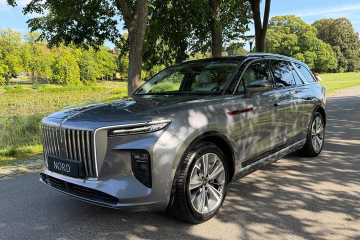 Grå Hongqi E-HS9 fra 2024