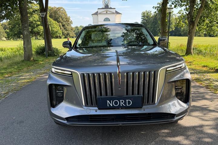 Grå Hongqi E-HS9 fra 2024
