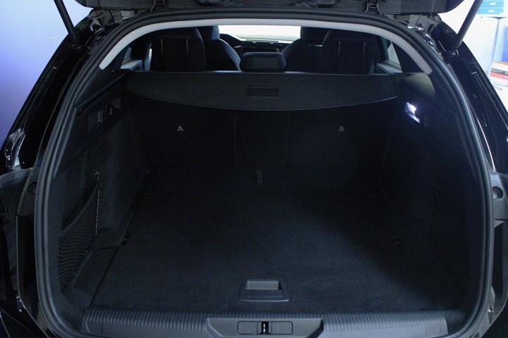 Sort Peugeot 308 fra 2024