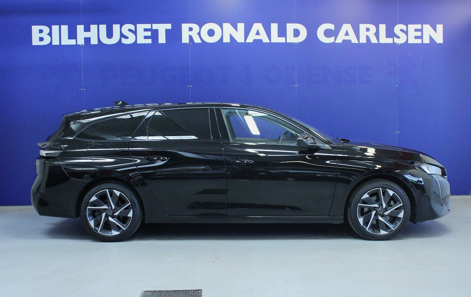 Sort Peugeot 308 fra 2024