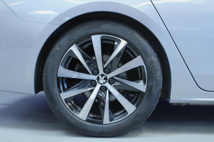 Sølv Peugeot 508 fra 2020