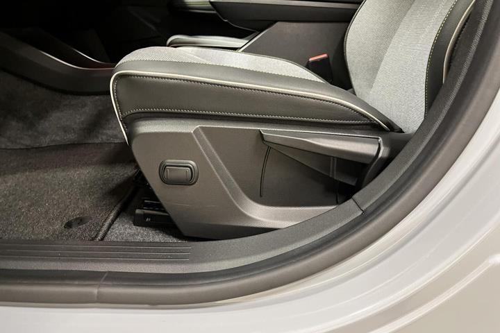 Grå Renault Megane E-Tech fra 2025