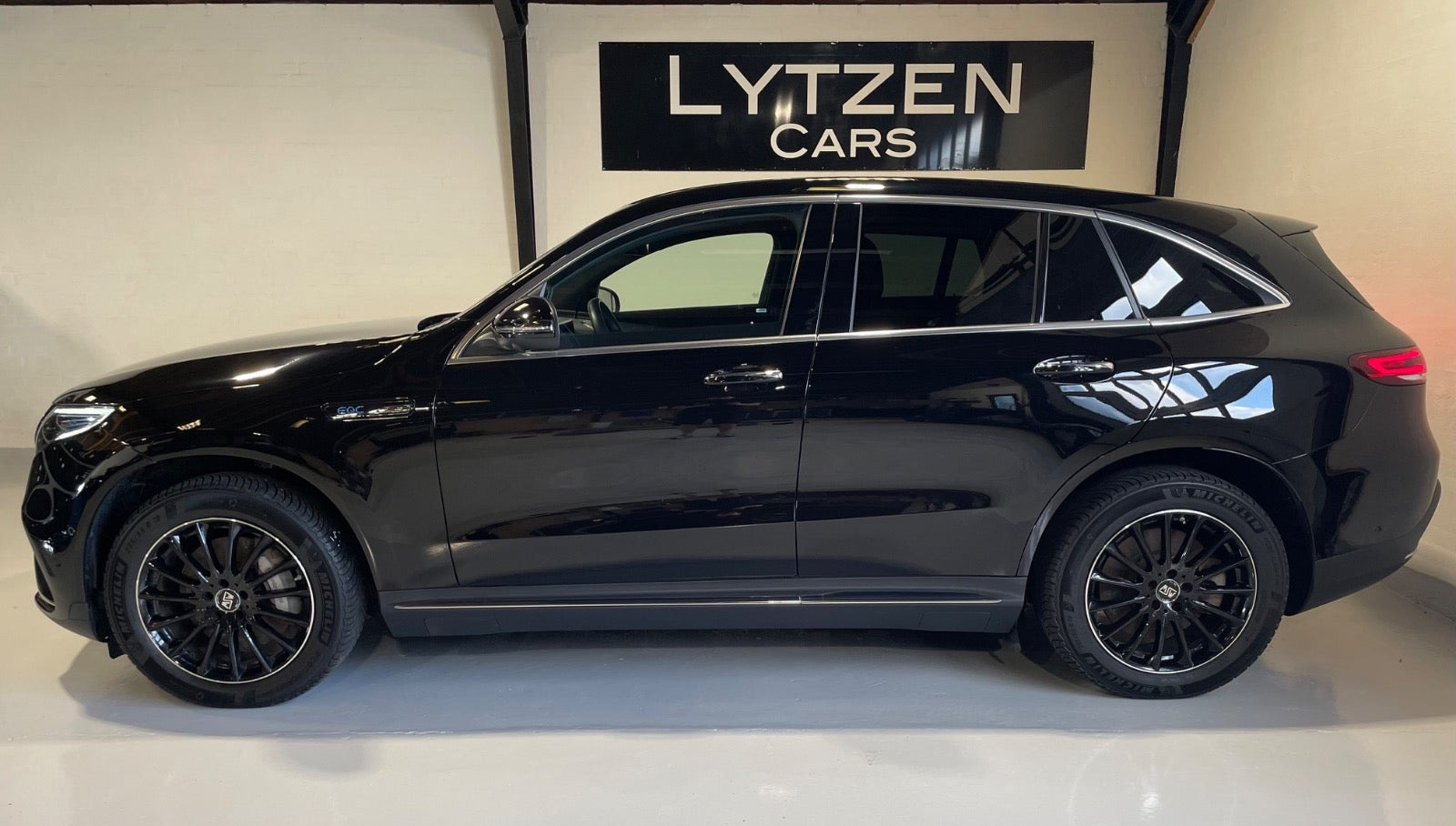 Sort Mercedes EQC400 fra 2022