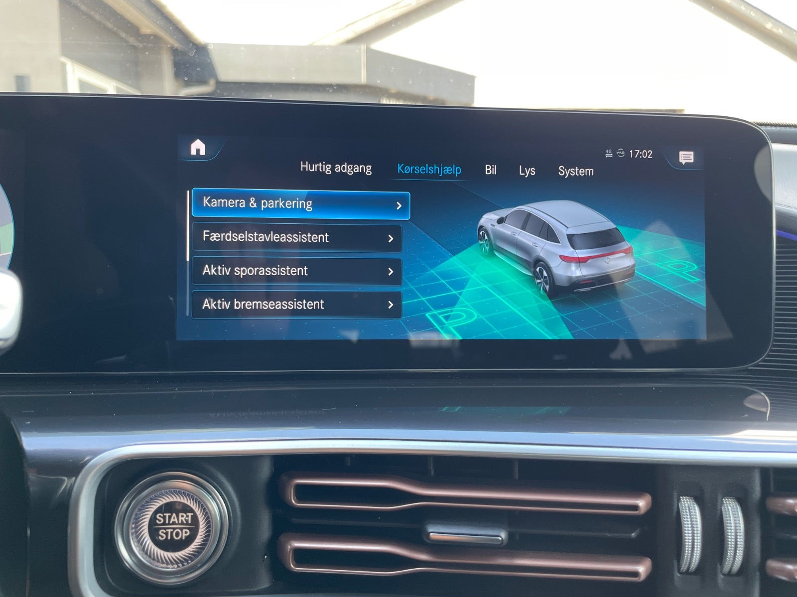 Sort Mercedes EQC400 fra 2022