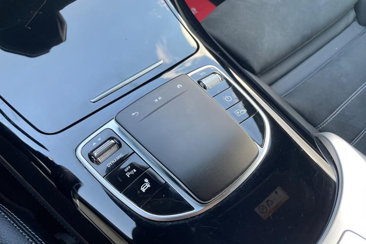 Sort Mercedes EQC400 fra 2022