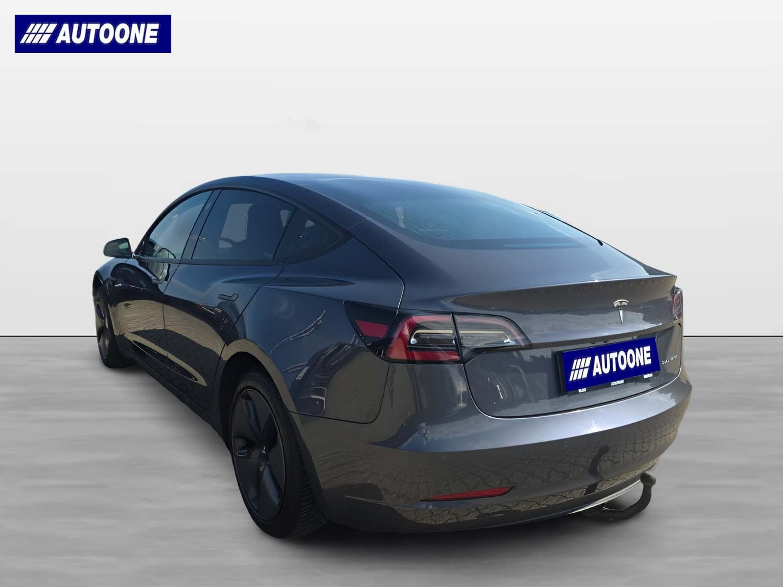 Grå Tesla Model 3 fra 2019