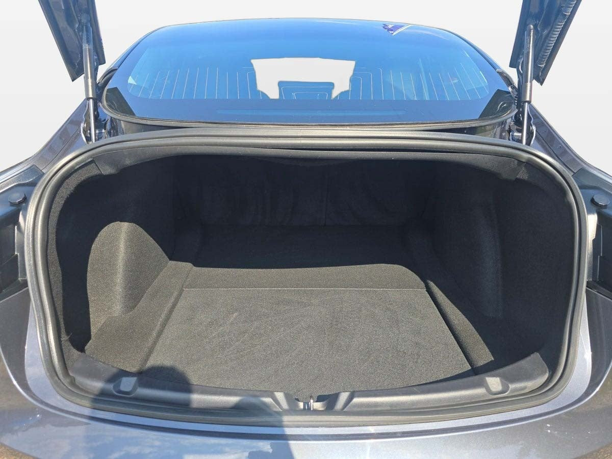 Grå Tesla Model 3 fra 2019