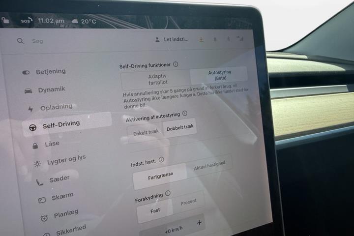 Grå Tesla Model 3 fra 2019