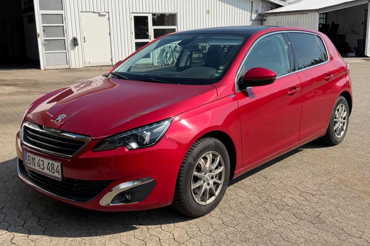 Rød Peugeot 308 fra 2018