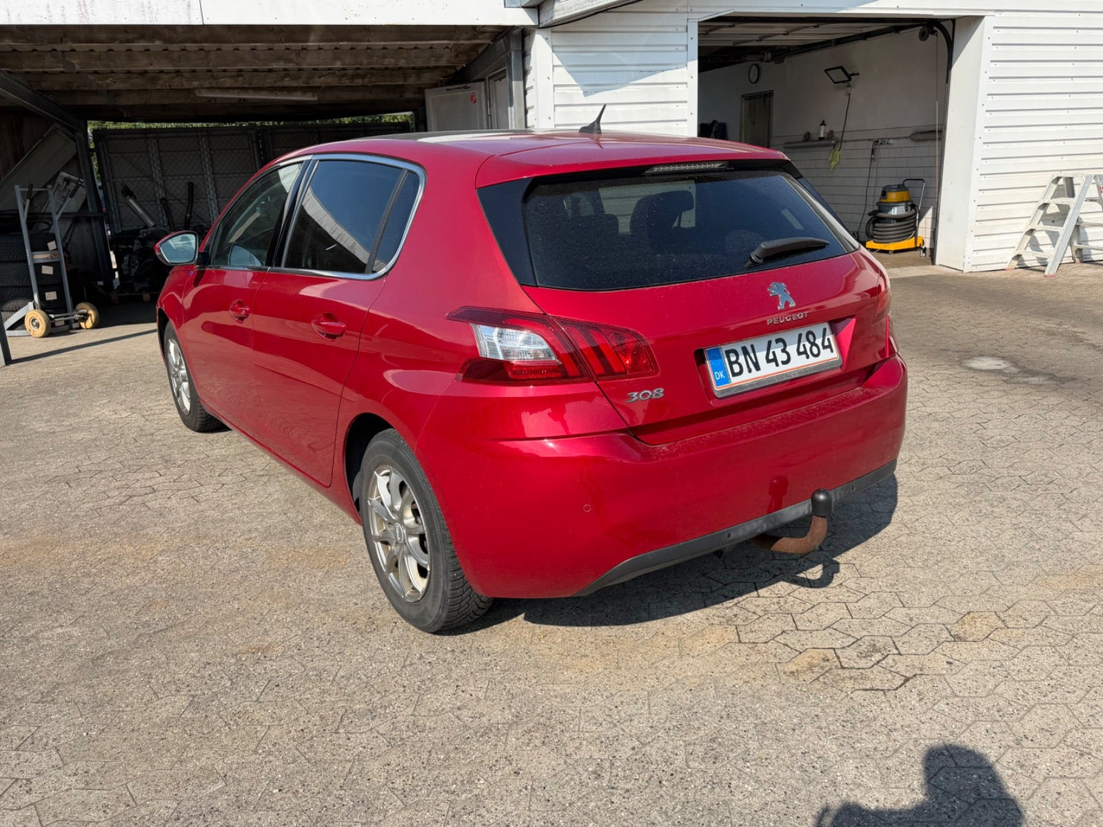 Rød Peugeot 308 fra 2018