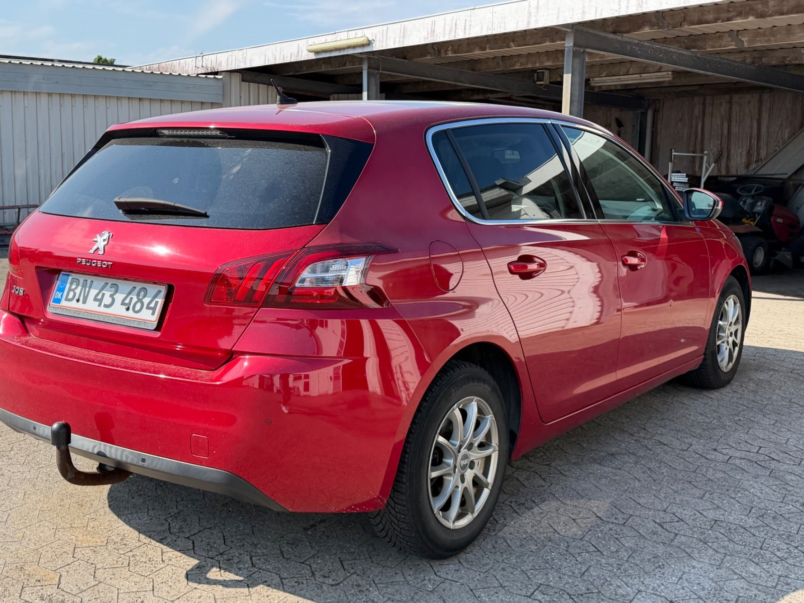 Rød Peugeot 308 fra 2018
