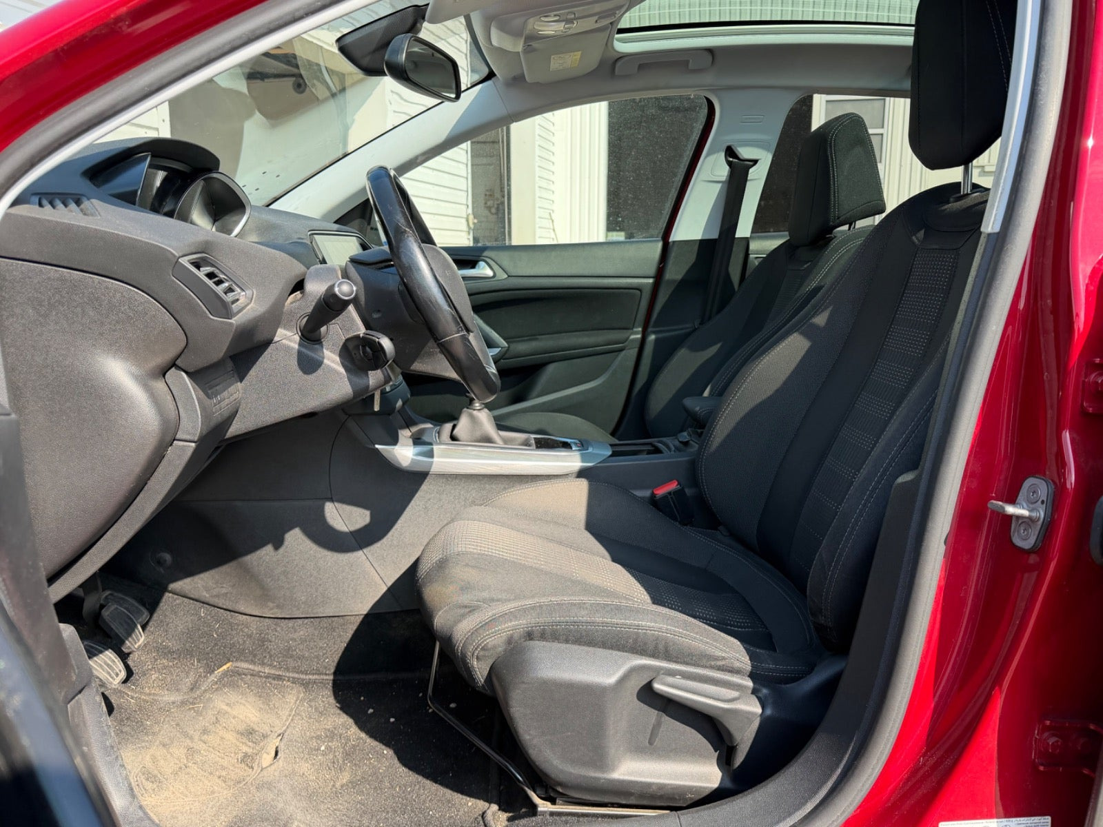 Rød Peugeot 308 fra 2018